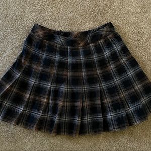 Amaryllis pleated plaid black and brown skirt